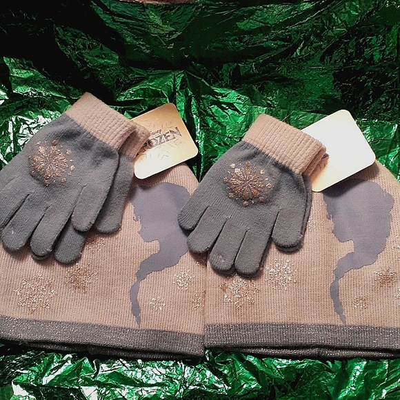 Disney Other - Frozen Elsa hat + gloves sets